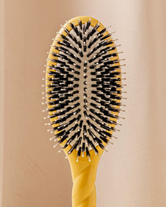 N.03 La Brosse Cuir Chevelu Sensible l'Indispensable Douceur Jaune Safran