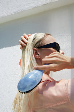 Roseanna x La Bonne Brosse N.01 La Petite Brosse Brillance & Soin l'Universelle Tie & Dye Bleu